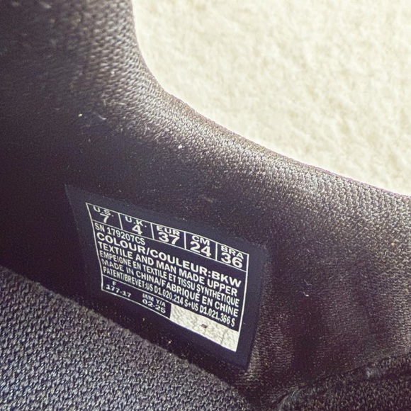 Skechers Hands Free Swift Fit Memory Foam Black White Sneakers Shoes Size 7 - Picture 16 of 16